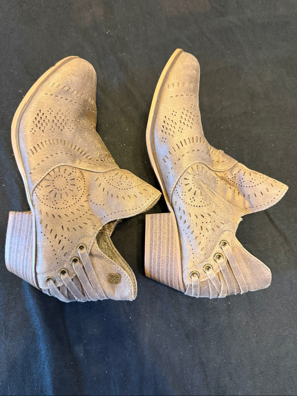 Daisy Fuentes Taupe Faux Suede Perforated Ankle Booties NWOT - Picture 5 of 7